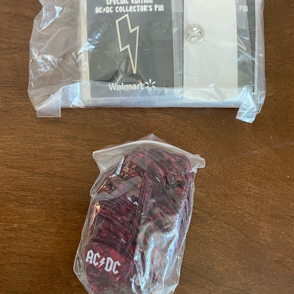 AC/DC pins and Guitar picks - Picture 2 of 4
